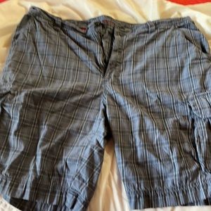 Men’s size 40 cargo shorts